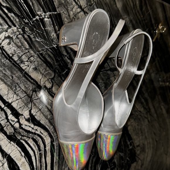 CHANEL Silver Slingback Heels with Holographic Cap Toe - Picture 4 of 8